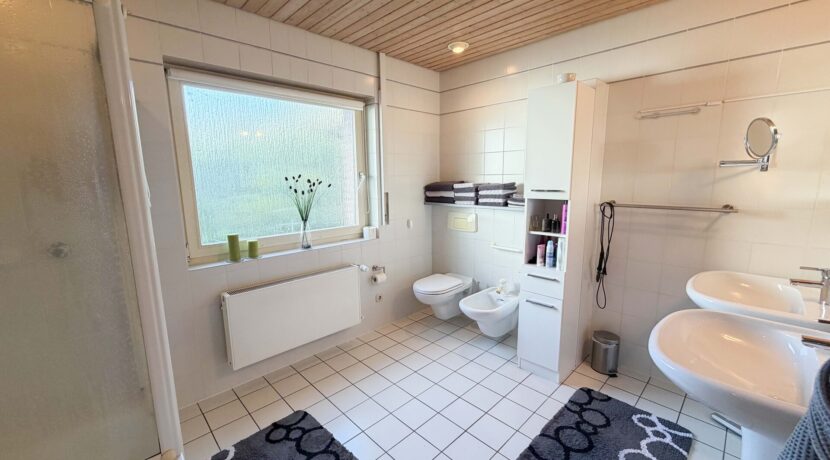 Badezimmer (OG)