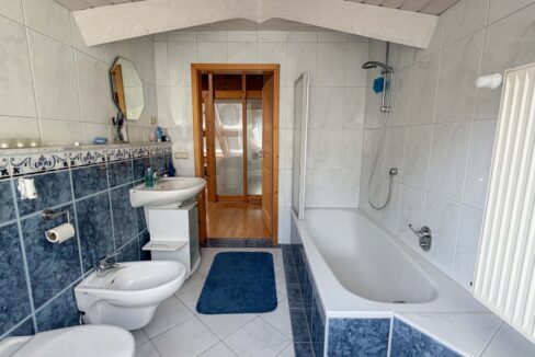 Badezimmer (DG)