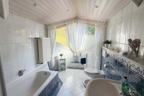 Badezimmer (DG)