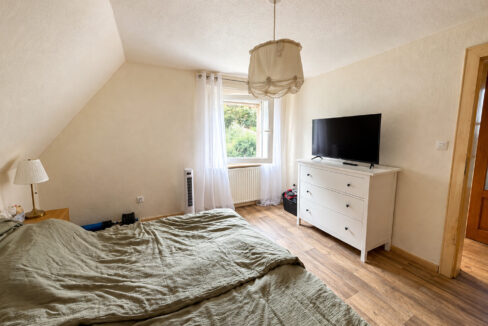 Schlafzimmer (DG)