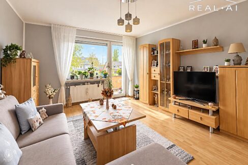Wohnzimmer mit Balkonzugang