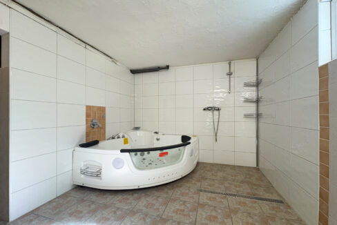 Haupthaus - Bad im KG