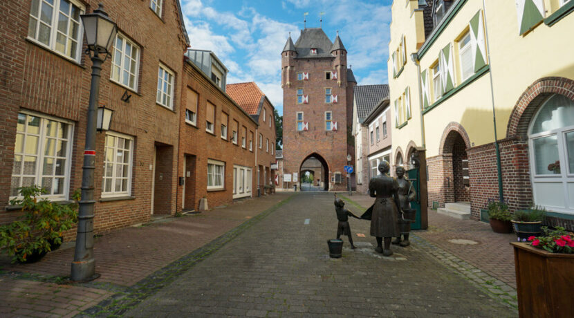innerhalb der Stadtmauer