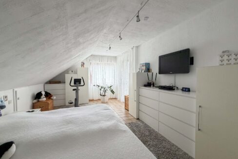 Schlafzimmer DG