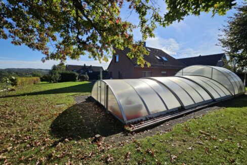Garten mit Schwimmbad