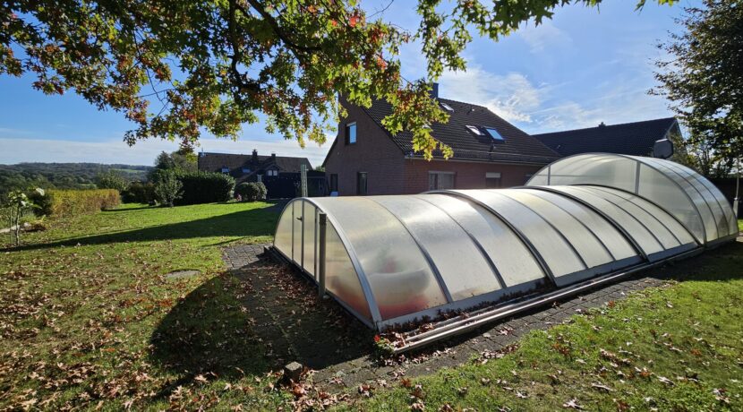 Garten mit Schwimmbad