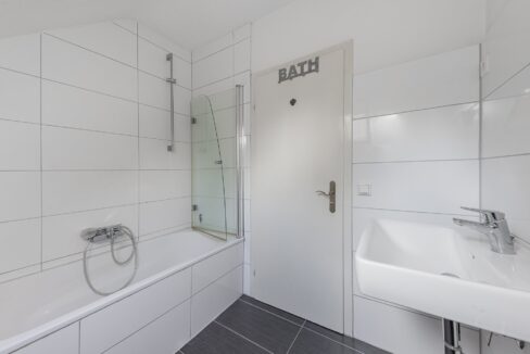 modernes Wannenbad