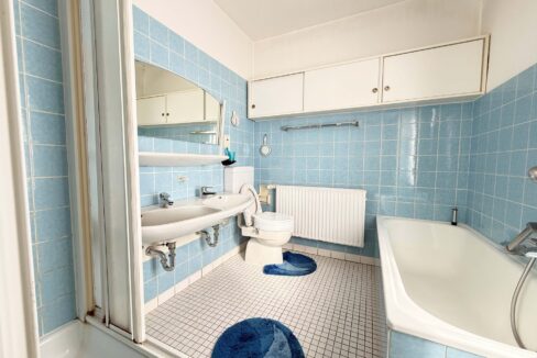 Badezimmer (OG)