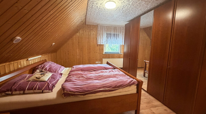 Schlafzimmer DG