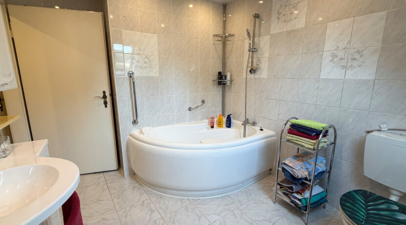 Badezimmer DG
