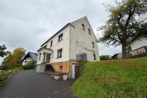 Zufahrt zum Wohnhaus