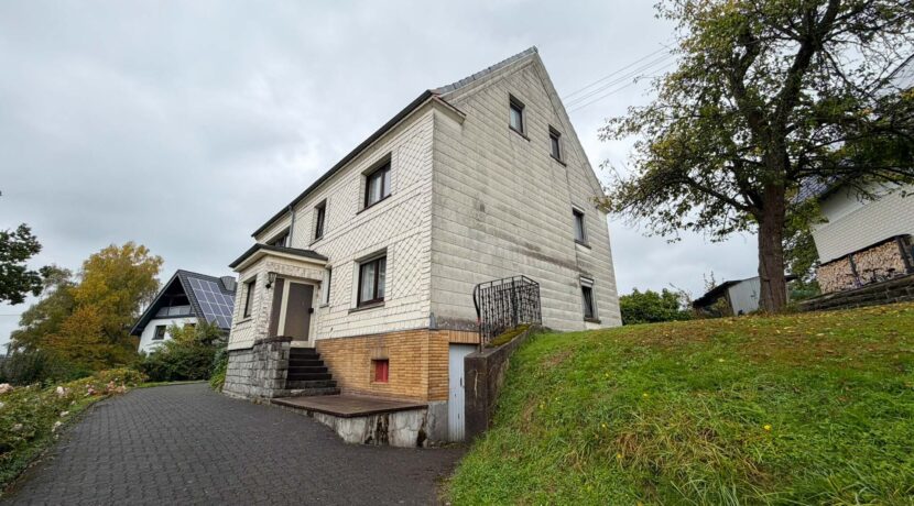 Zufahrt zum Wohnhaus