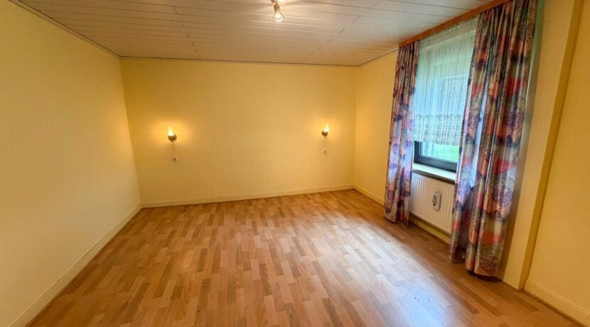 Schlafzimmer (EG)