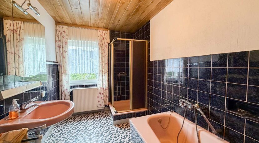 Badezimmer (OG)