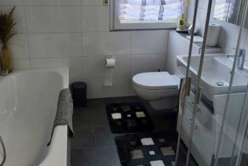 Wohnung OG - modernisiertes Bad