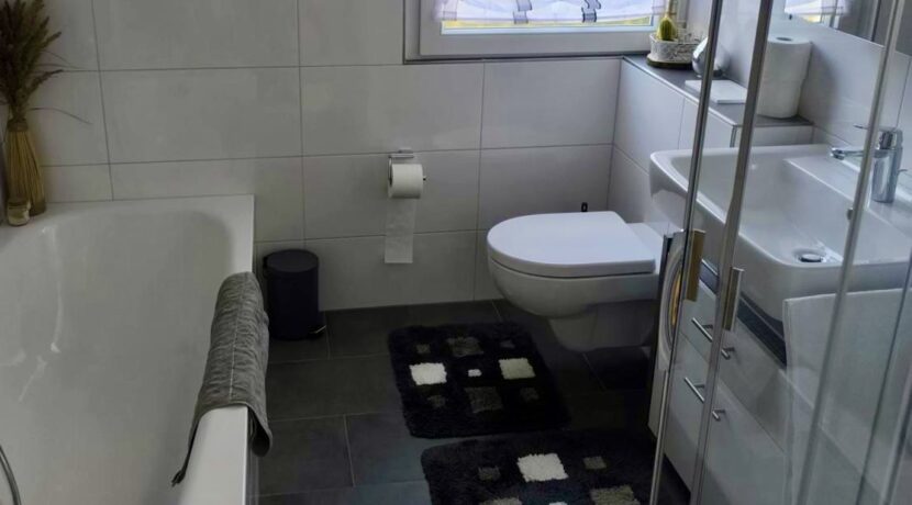 Wohnung OG - modernisiertes Bad