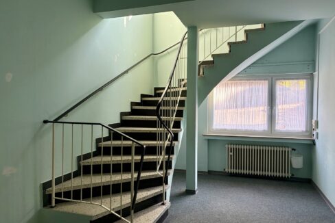 Treppe zum KG (Gewerbe)