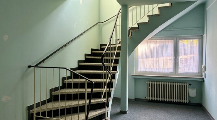 Treppe zum KG (Gewerbe)