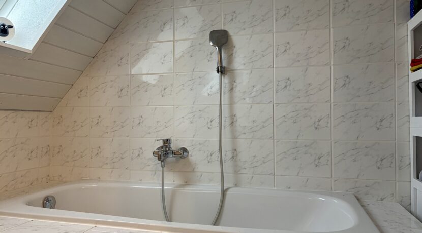 Bad mit Wanne DG - Anbau