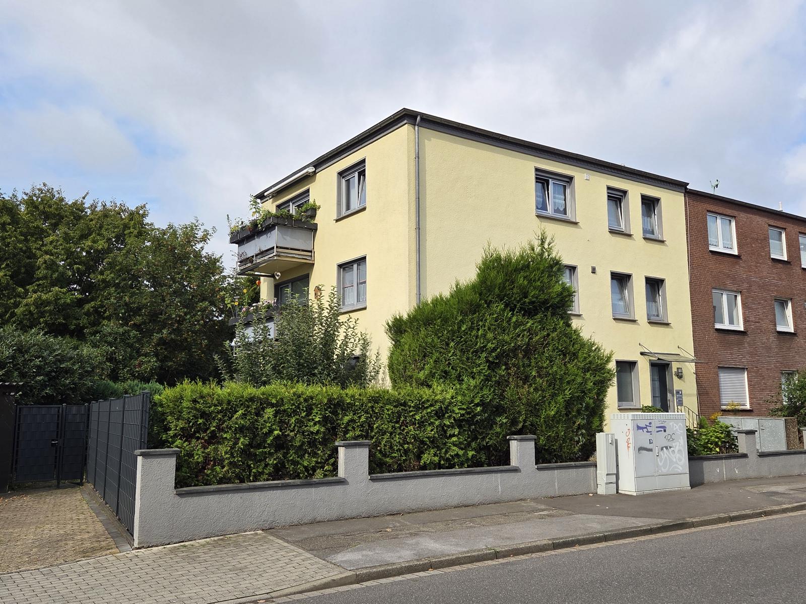 Große Erdgeschosswohnung mit Terrasse, Garten und Garage in Moers-Eick-West