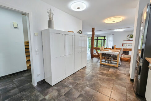 Küche mit Blick ins Wohnzimmer Haupthaus