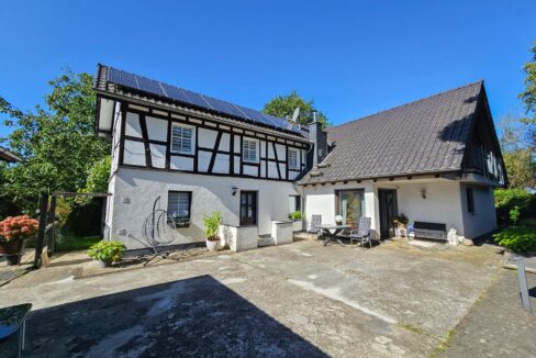 Fachwerkhaus und Haupthaus