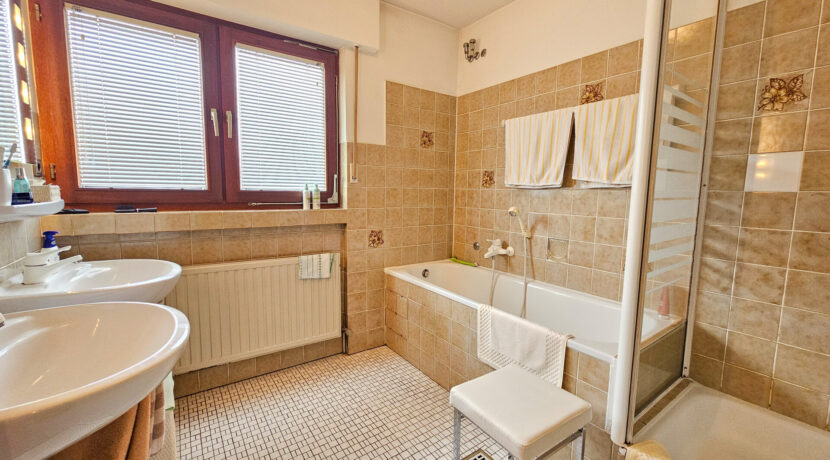 Badezimmer im OG