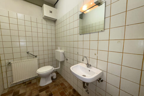 Badezimmer (hinten)