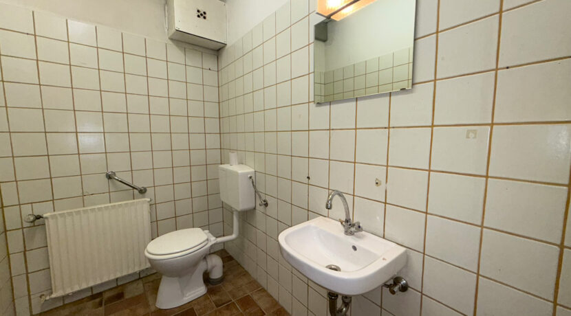 Badezimmer (hinten)