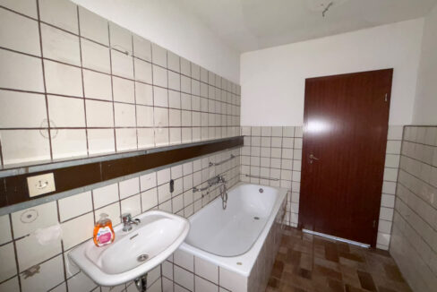 Badezimmer (hinten)