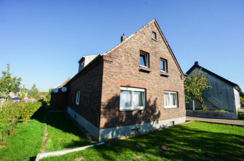 Issum: Zweifamilienhaus